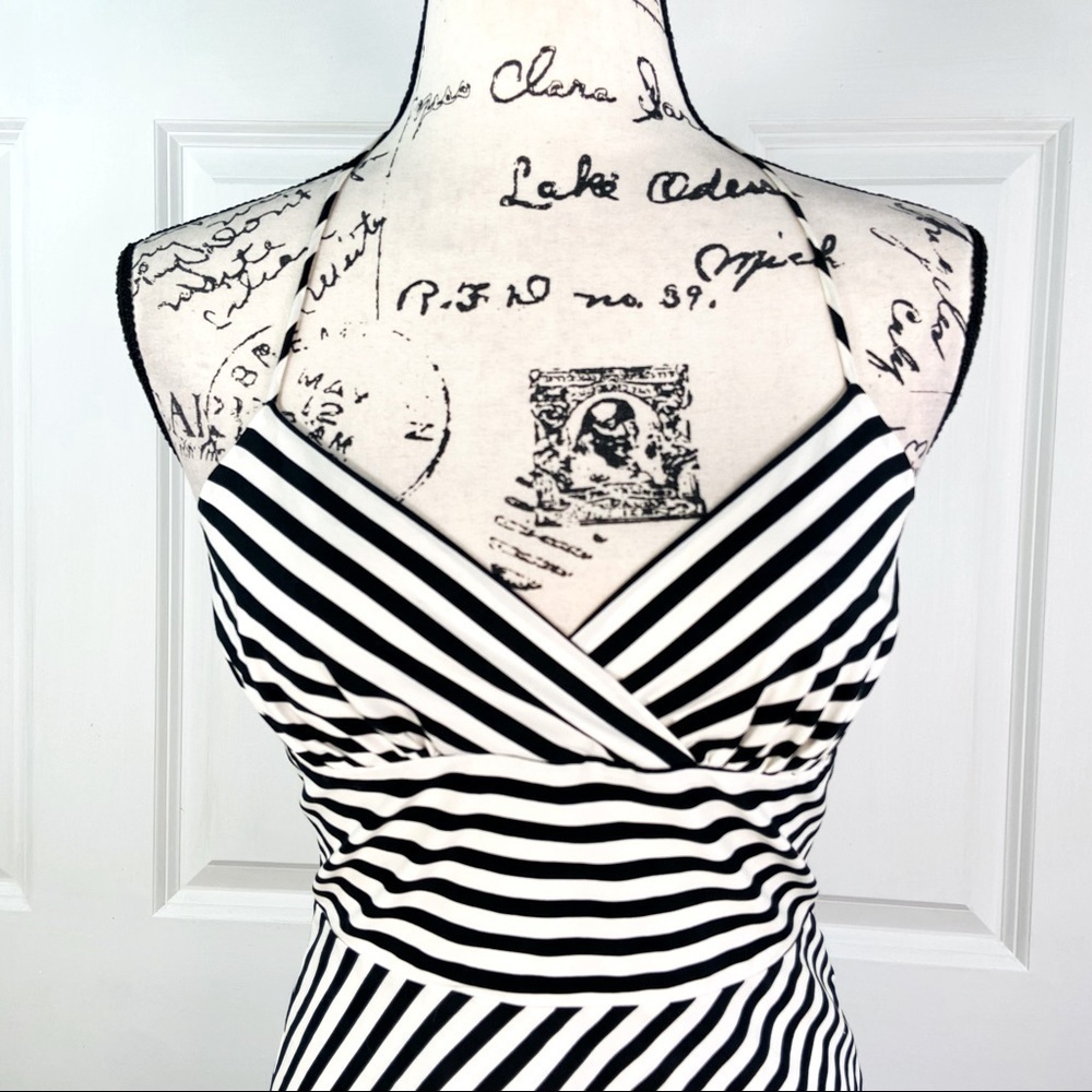 White House Black Market Striped Dress – Effortless Elegance & Chic Style - Picture 3 of 11